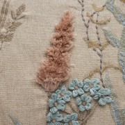 Lene Bjerre- poduszka beżowa w kolorowe kwiaty Inielle 50x50