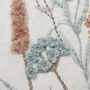 Lene Bjerre- jasna poduszka w kolorowe kwiaty Ingrid 50x50