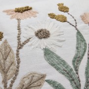 Lene Bjerre-jasna poduszka w kolorowe kwiaty Inielle 60x40