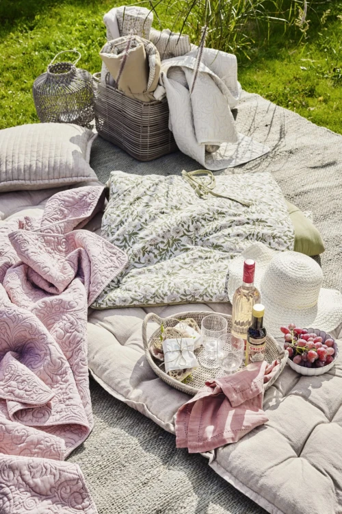 Lene Bjerre - poduszka na ławkę w kwiaty zielona 120x60 Ivillia