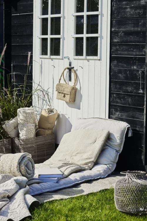 Lene Bjerre - poduszka na ławkę w kwiaty zielona 120x60 Ivillia