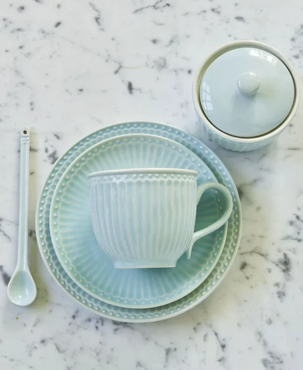 GreenGate-ceramiczna filiżanka z talerzykiem ALICE pale blue