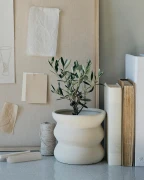 Broste Copenhagen - jasna doniczka Minna 16 cm