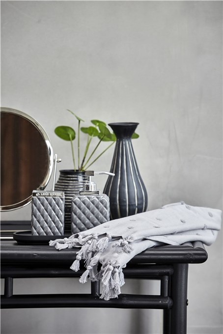 portia-dispenser-monument-grey1