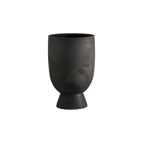 TINE K HOME – Doniczka RAKU na stopce, kolor Black, Ø 19 x H 30 cm