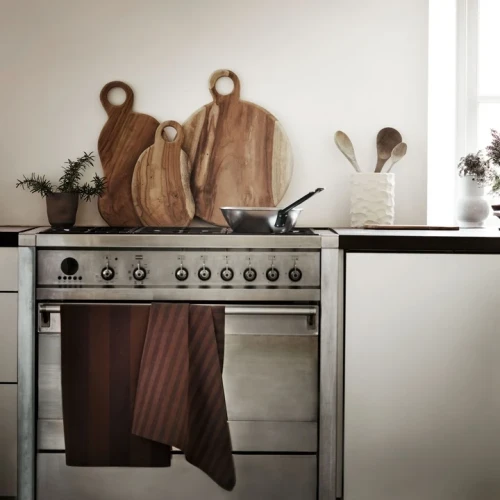 TINE K HOME – Deska do serwowania NUSA z drewna tekowego, Brown, Ø 40 cm