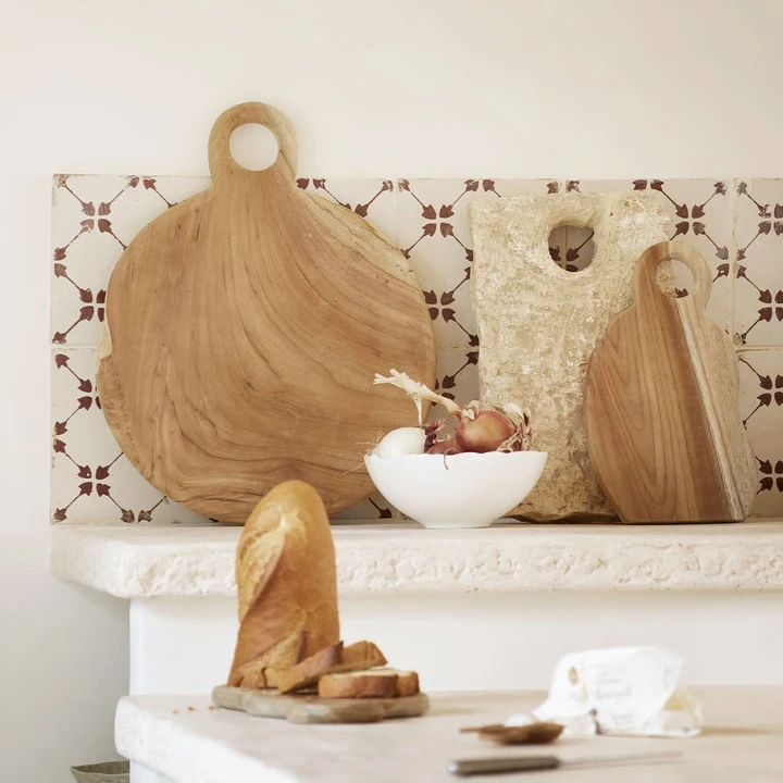 TINE K HOME – Deska do serwowania NUSA z drewna tekowego, Brown, Ø 40 cm
